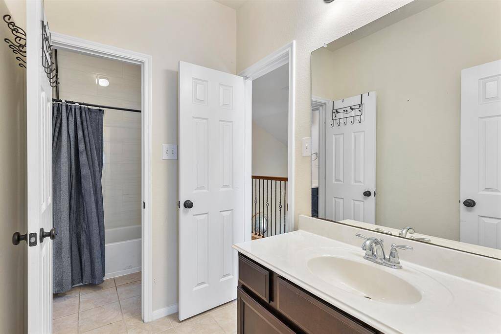 Secondary Bathroom, with Hallway Access