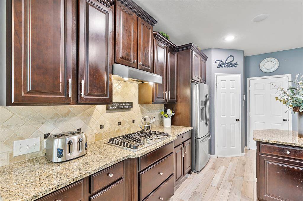 Gas Cooktop & Vent