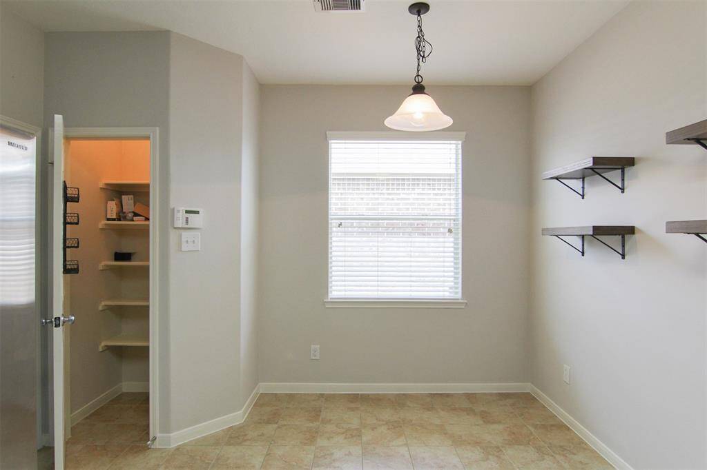 breakfast and walk-in pantry