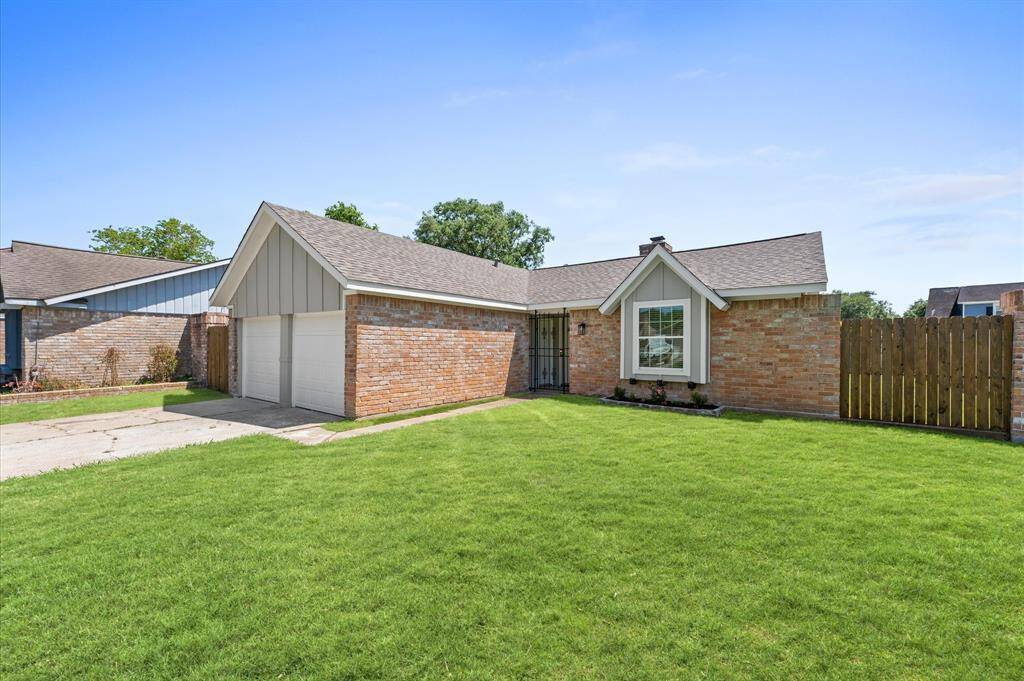 Curb appeal and a welcoming front yard-your dream home starts here