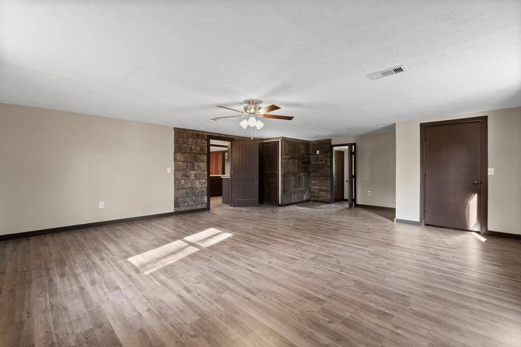 Large primary bedroom