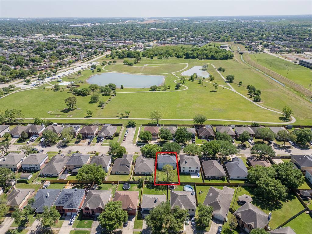 With the park just steps from your home, imagine unforgettable moments with your family, sunset strolls, laughter at the playground, and peaceful views by the lake.