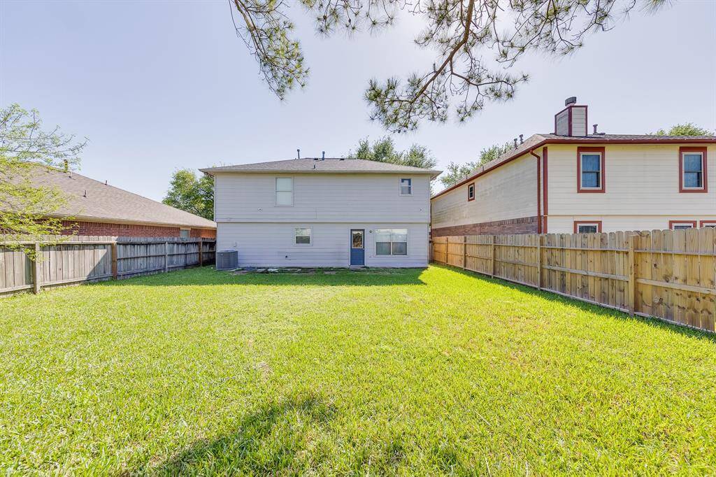 Step into a backyard that’s just the right size, easy to maintain, yet full of possibility.