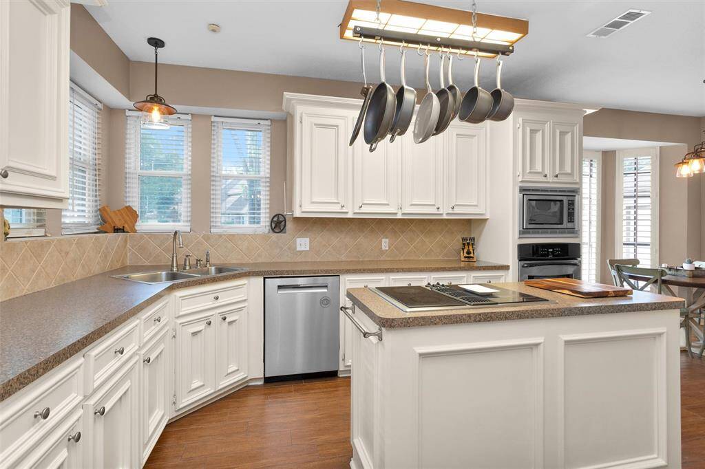 Corner Stainless steels sinks with plenty of windows and light