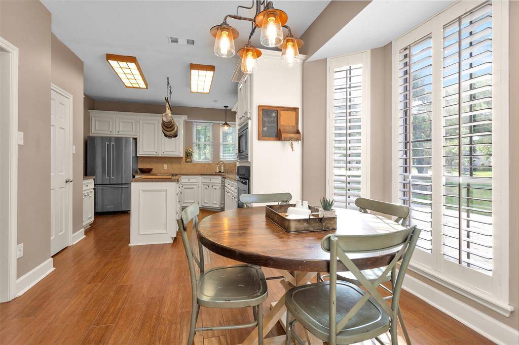 Kitchen is open to the breakfast area