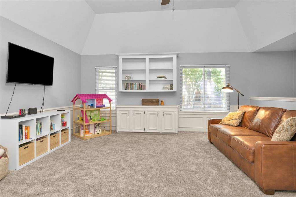 Spacious, upstairs game room