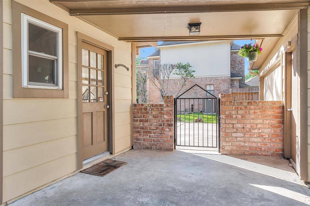 Covered back porch area