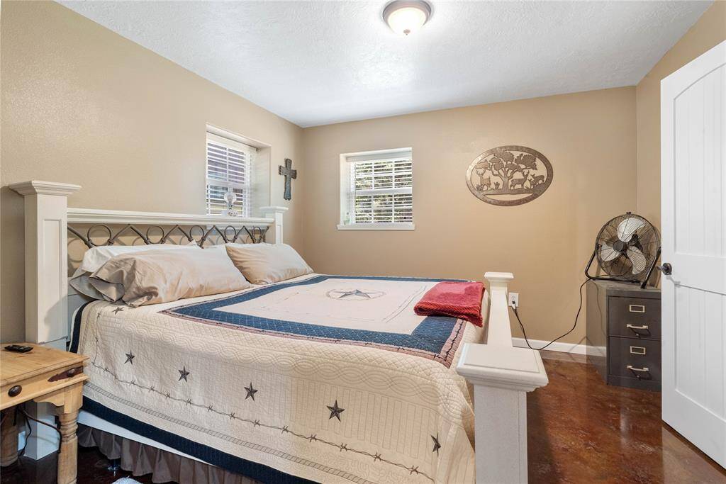 Dreams upon dreams to be had in this 14x11 primary bedroom.