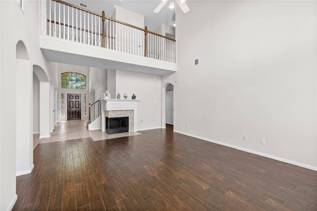 Livingroom. Fireplace
