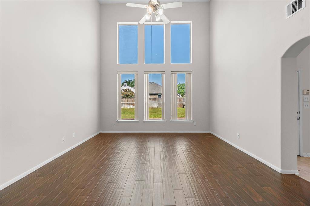 Livingroom. Windows