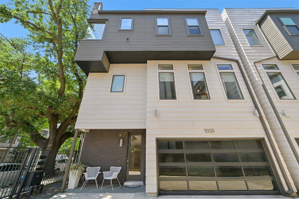 Beautiful contemporary townhome in the heart of the Museum District.