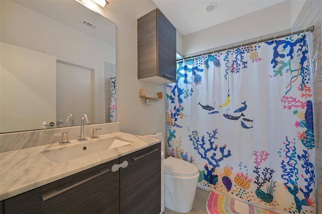 Secondary bedroom ensuite.