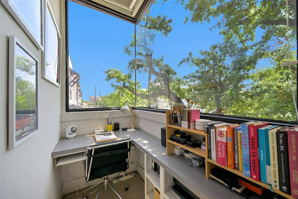 Amazing office nook offers space to work while flooding the space with natural light and stunning views. Located on the landing of the stairway.