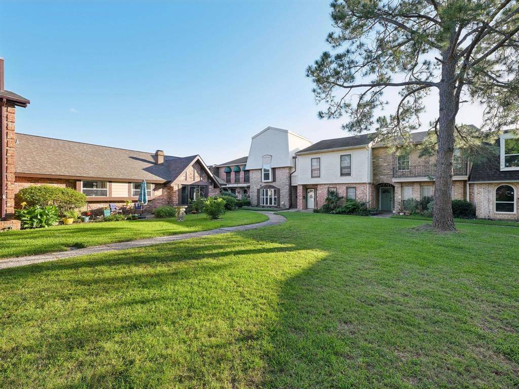 Wow! Check out the courtyard. Gorgeous views from the front of the townhome.
