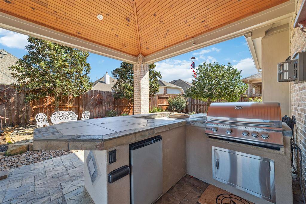 Cook outs with you and your guest are going to be a lot easier with this wonderful out door kitchen.