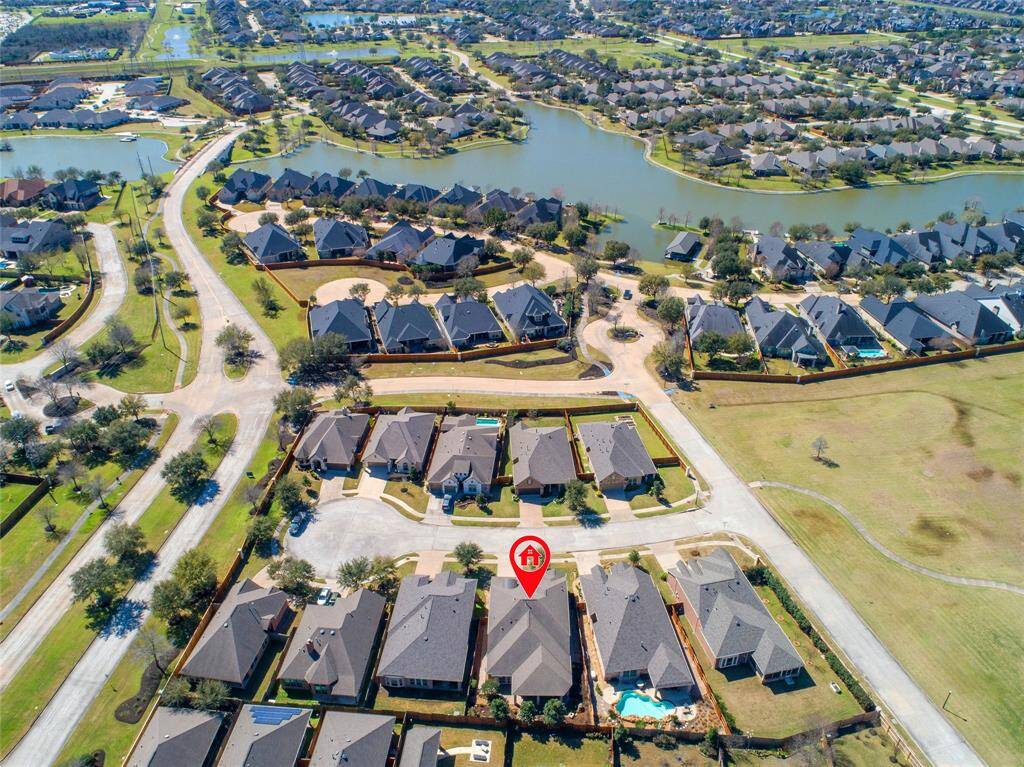 Gorgeous lakes everywhere in Towne Lake for you to enjoy..