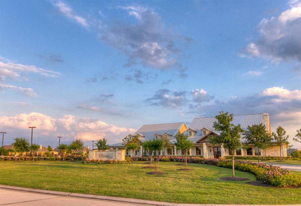 Heritage Towne Lake Club house and Gym.  Lots of fun activities happen here!