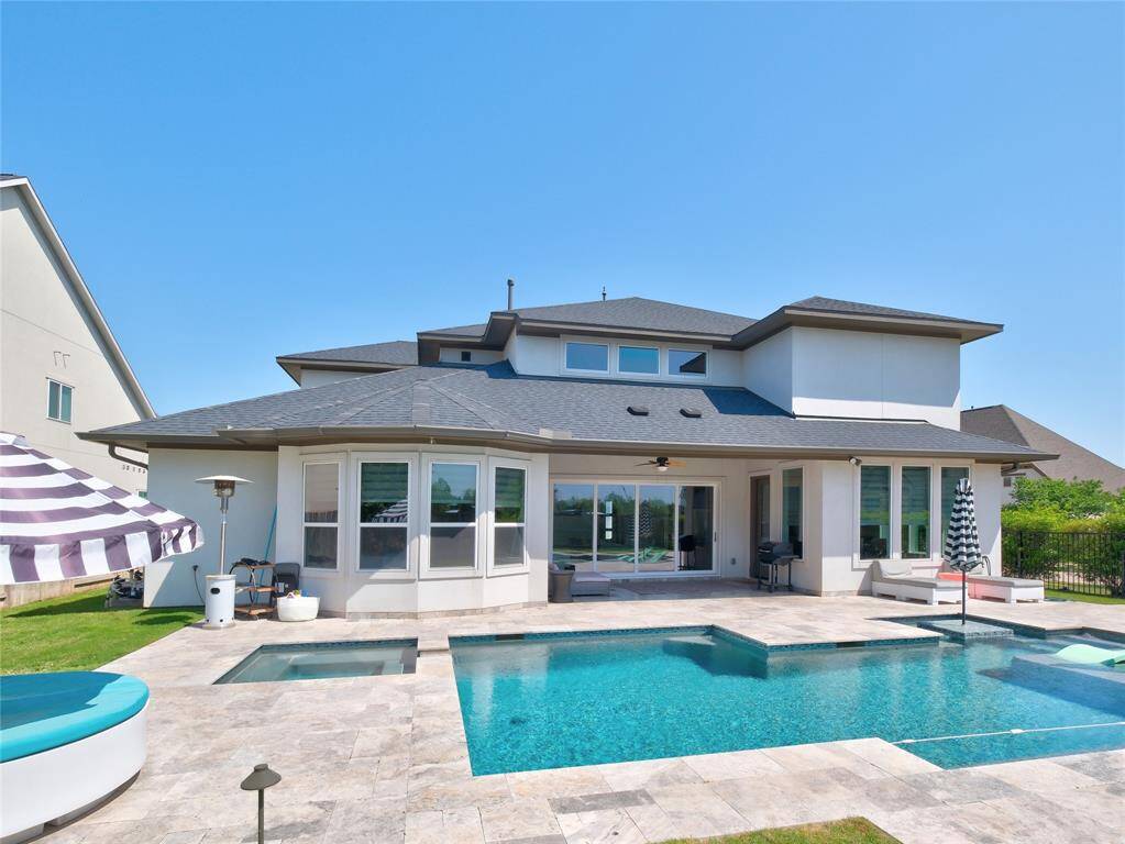 pool/spa-heated, lighted
