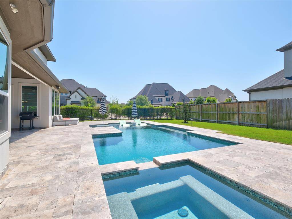 pool/spa-heated, lighted