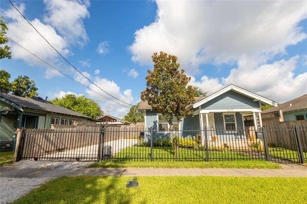 The lot is fully fenced ad it has an automated gate for your private driveway!