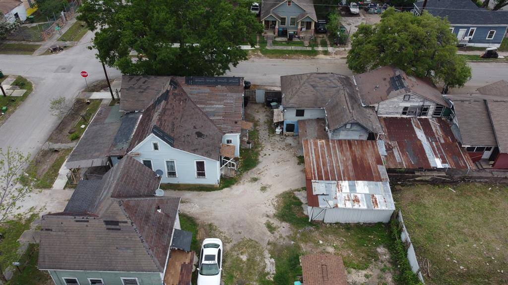 Green house is 1/1 single family, Blue house is a 1/1 duplex, Grey house is duplex