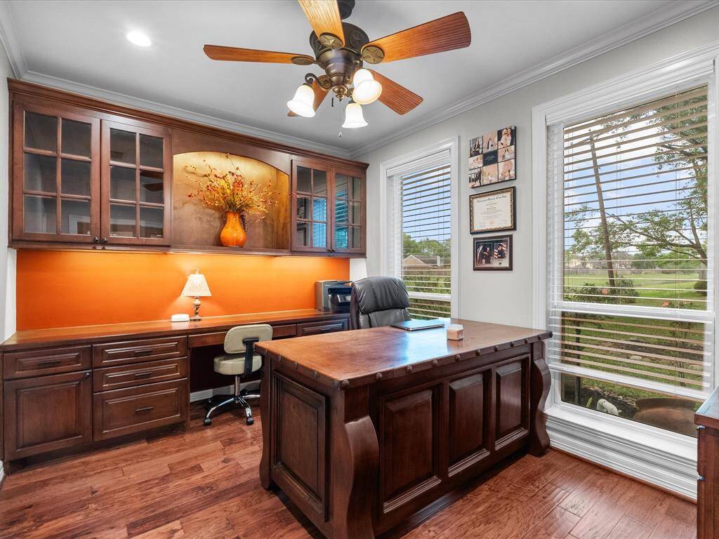 OFFICE CUSTOM BUILT INS
