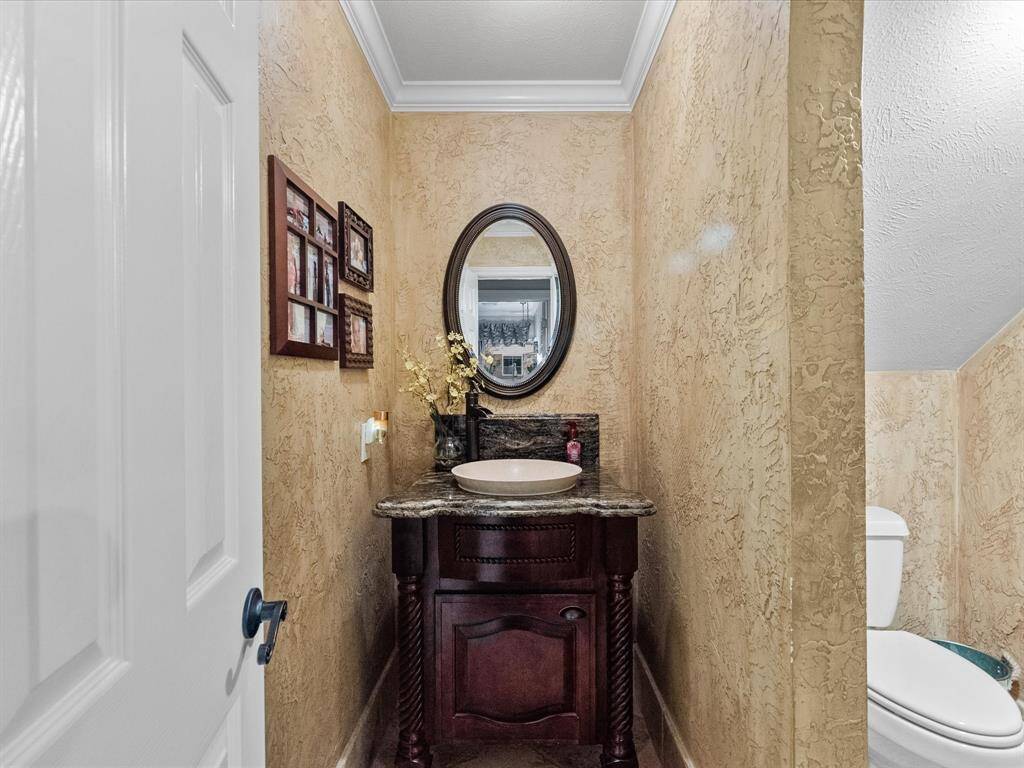 HALL 1/2BATH CUSTOM TEXTURE AND PAINT
