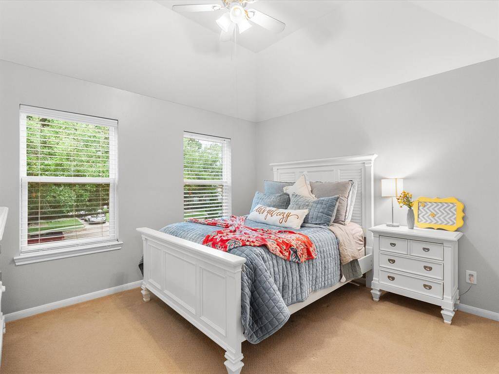 OVERSIZE BEDROOM WITH HUGE WALK IN CLST