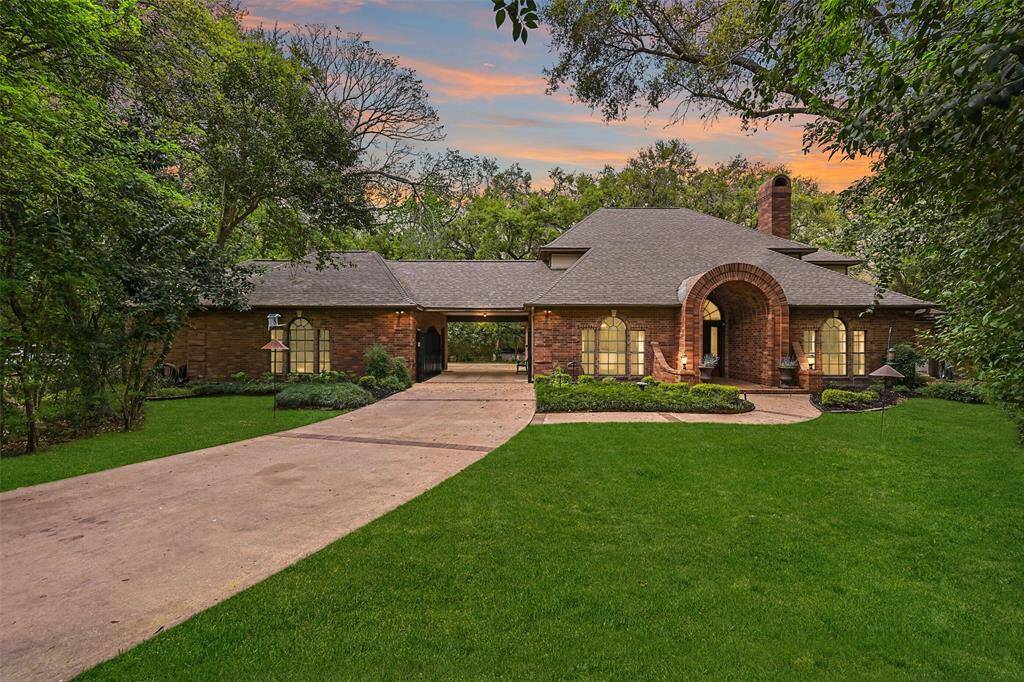 Welcome to 206 Stanley Court! Tucked back on a 0.88-acre wooded lot on one of the most famed streets in the heart of downtown Friendswood, this impeccably kept custom-built Samson home is a private paradise that's just a hop, skip, and a jump from the downtown hub of activity, with no flooding per seller!