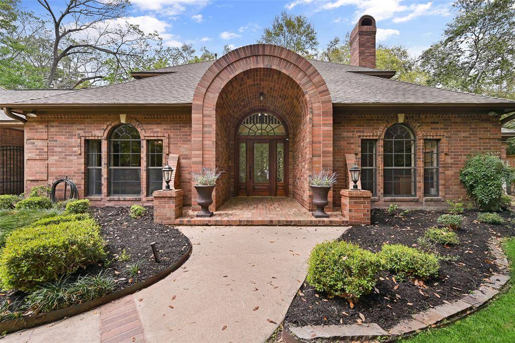 This two-story beauty features a Chappal Hill Acme brick elevation surrounded by manicured landscape beds, palladium arched windows, a recently replaced roof (2021), and a grand rotunda-style covered front porch to frame the ornate leaded glass front door with sidelights.