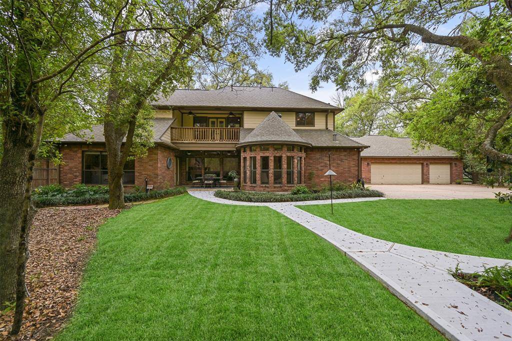 One last glance at 206 Stanley Court should convince you that this beauty has it ALL - a great location, ultimate privacy, impeccable maintenance, and all the upgrades - including a whole-home backup generator! Make your appointment to see it today!