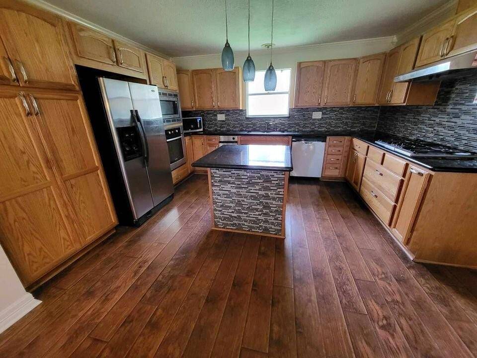 Fully equipped kitchen with black granite countertops, custom cabinets & more!