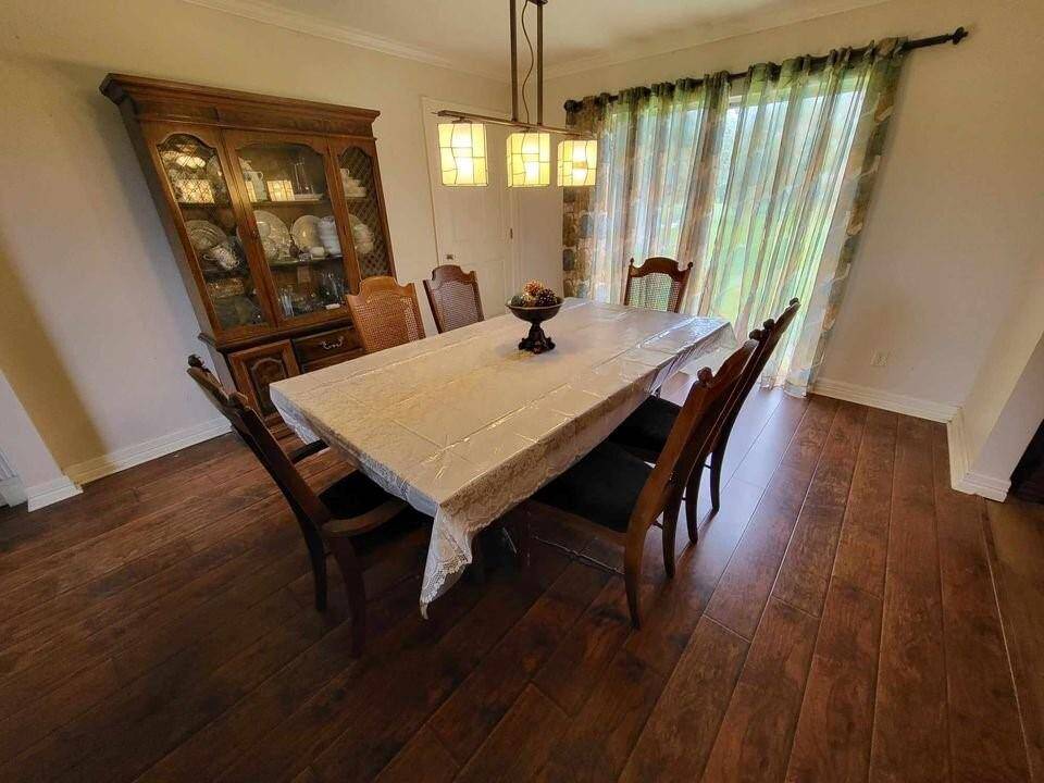 Formal dining room