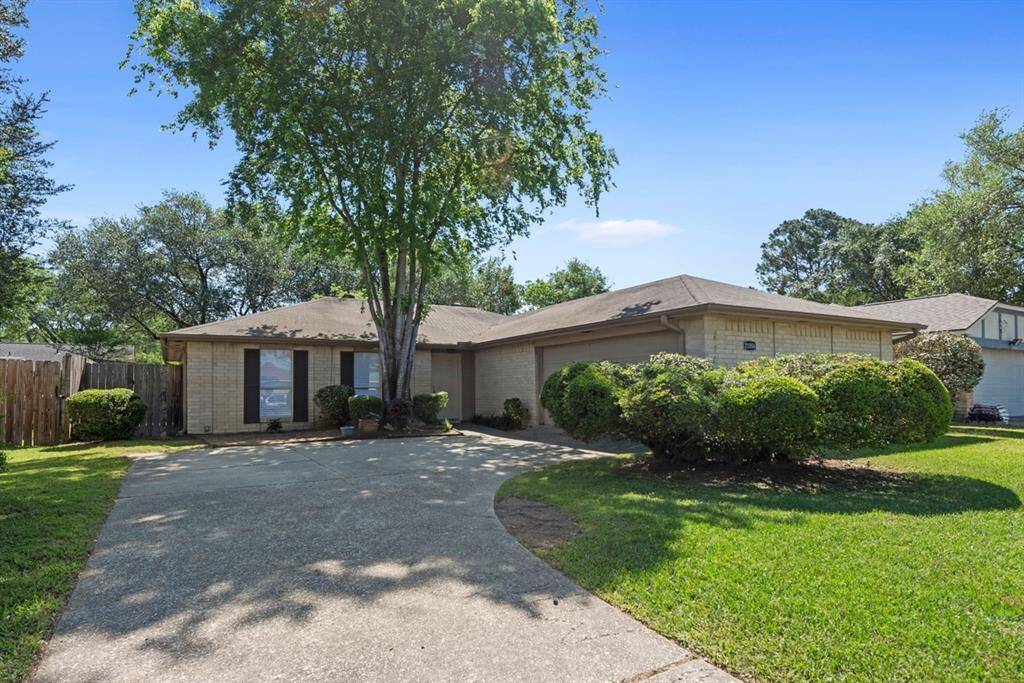 Cute one story home in Bridgestone.