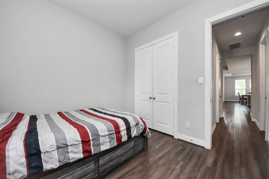 Secondary bedroom