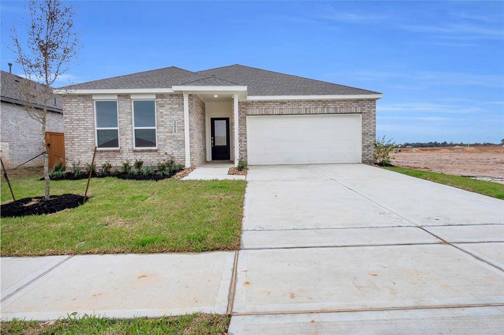 Pics are not of the actual home.  They represent a home of the same plan.