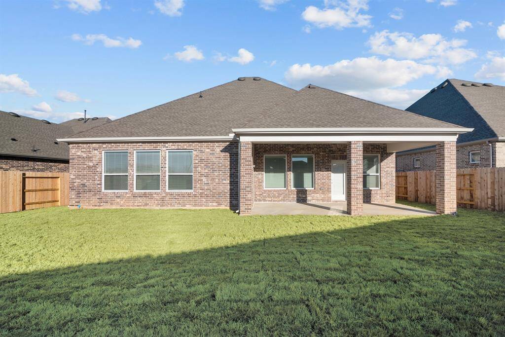 Welcome to The Grayden by David Weekley Homes. Move-In-Ready Now!