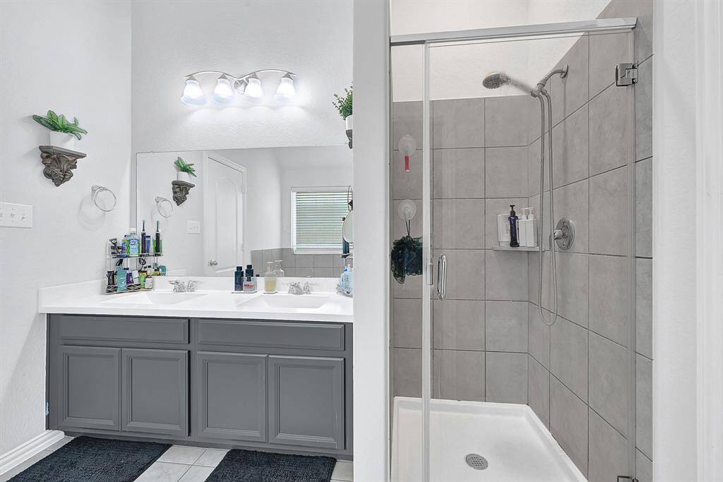 Master bath with seperate shower and tub.