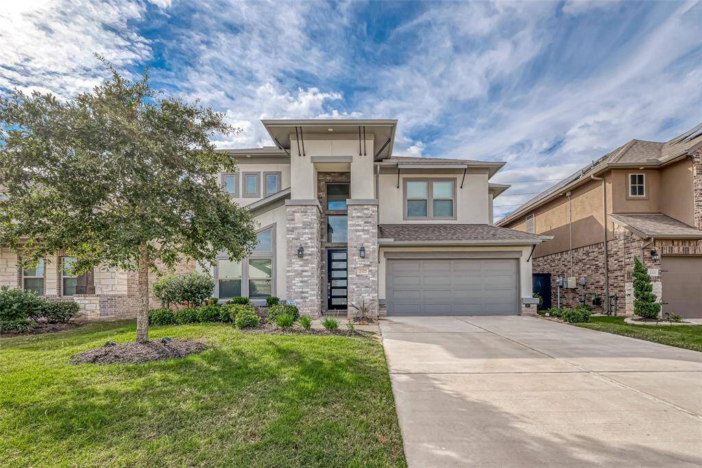 Welcome to 2327 Pumpkin Patch Lane in Harvest Green!