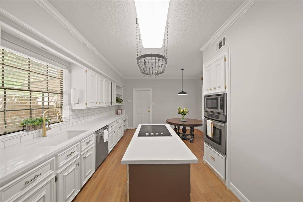 Lovely Island Kitchen is updated and ready for your creations!