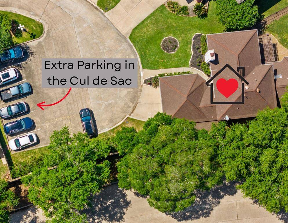 Being at the end of Sand Ct has it's benefits....extra parking for guests!