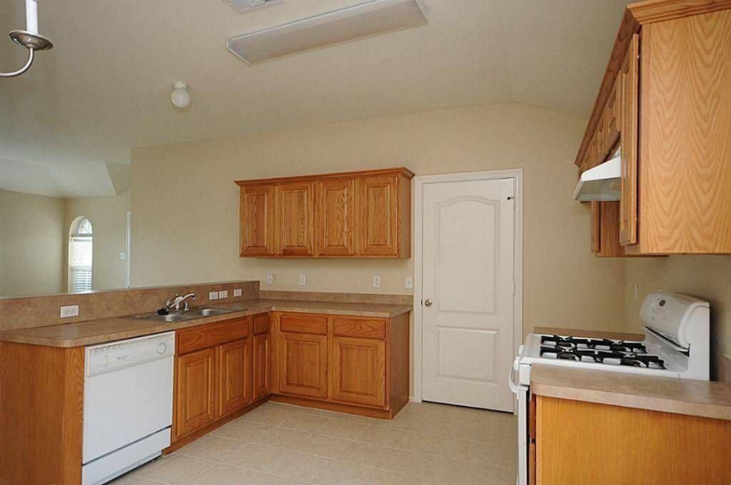 plenty of cabinet space