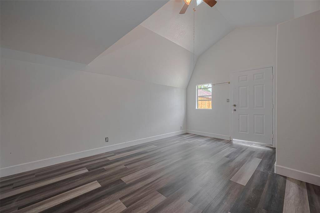 Bonus room also features A/C unit and ceiling fan.