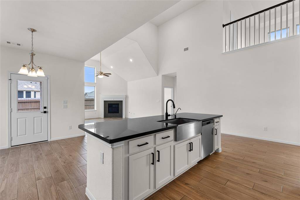 Oversized kitchen island