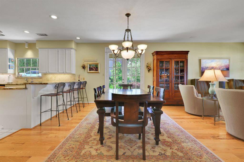 There is a breakfast bar for additional seating/casual dining