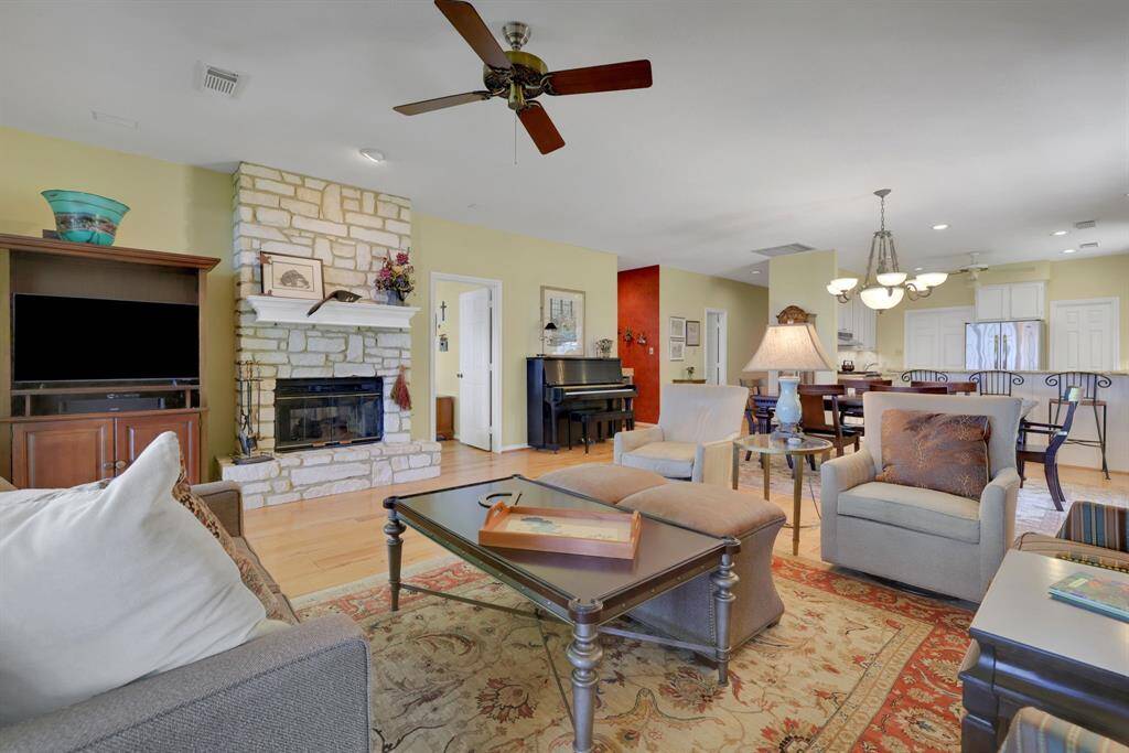 Open concept living, dining and kitchen layout