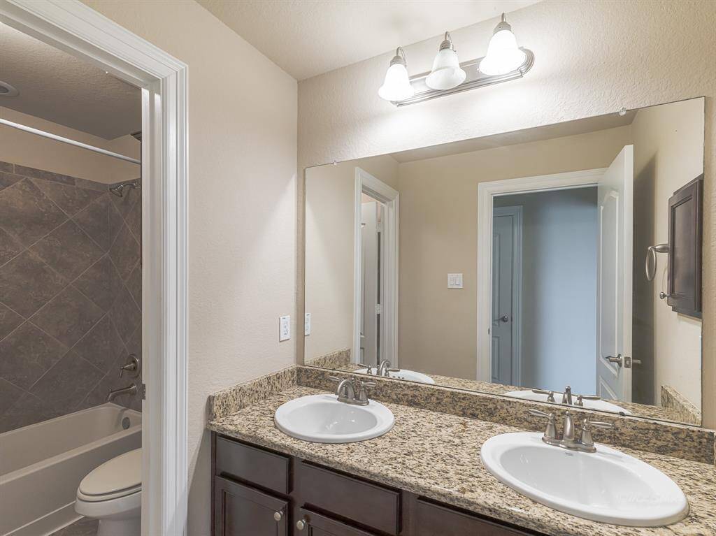 full bath upstair shared by bedroom 1 and 2 upstair
