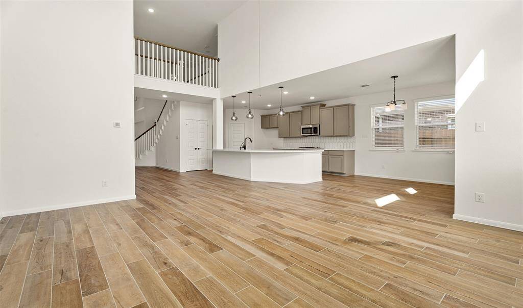 Impressive great room  (*Photo not of actual home and used for illustration purposes only.)