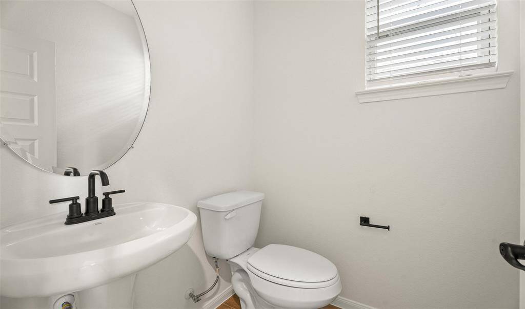 Powder bath (*Photo not of actual home and used for illustration purposes only.)
