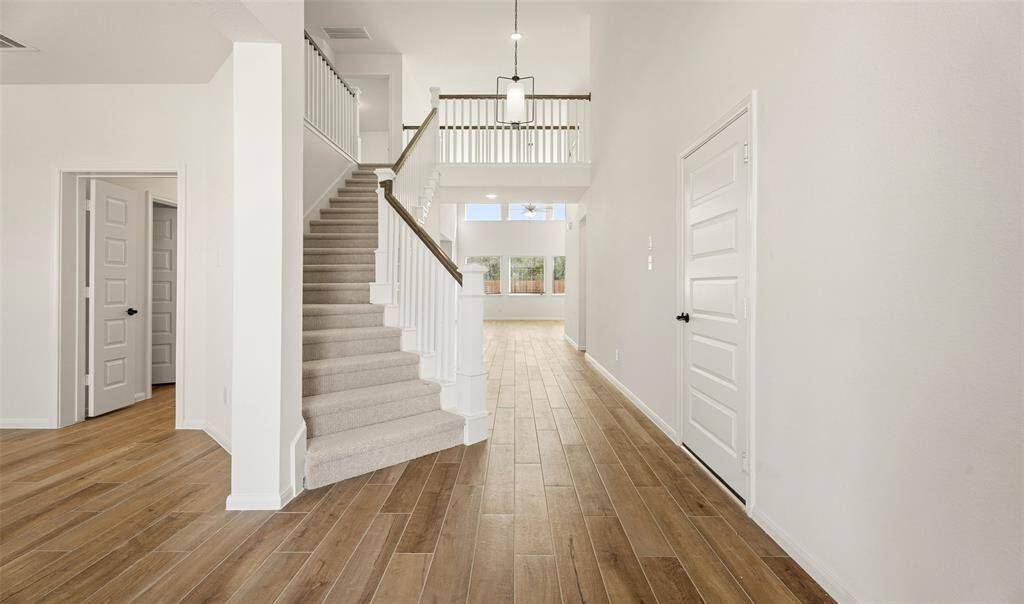 Inviting foyer (*Photo not of actual home and used for illustration purposes only.)